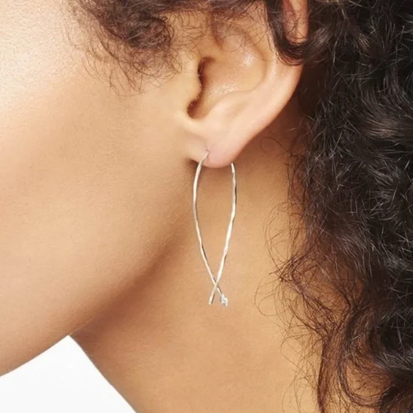 :: Stella & Dot | [SILVER] Small Hammered Wire Hoop Earrings Retired - Picture 3 of 5
